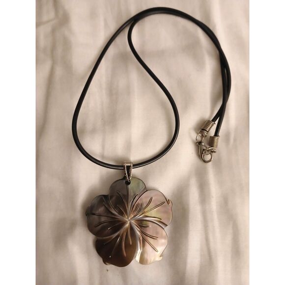 New hibiscus carved shell 1.5" pendant black cord 16" necklace purple tint - Picture 1 of 3